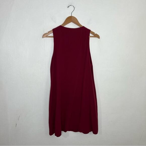 The Impeccable Pig Red Floral Embroidered V-Neck Shift Dress Size Medium - Picture 2 of 13